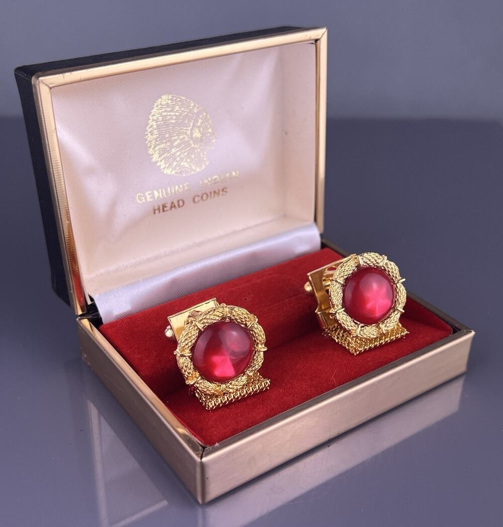 Red Star Cabochon Wreath Wrap Around Cufflinks Gold Tone Round NOS Vintage